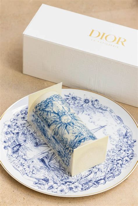 Pour les fêtes, Dior sublime la bûche 